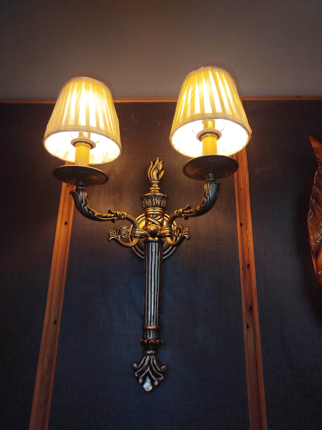 Royal Diecast Wall Lamp